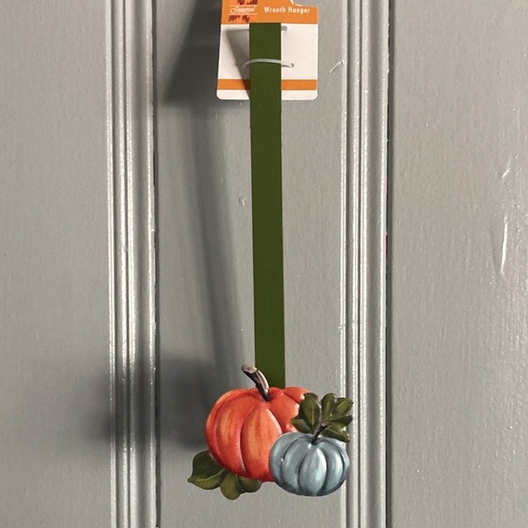 NWT- Fall Farmhouse- Green Metal w/ Orange & Blue Pumpkins Wreath Hanger - Picture 15 of 15